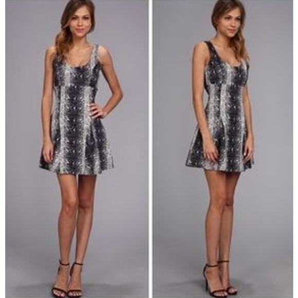 Stylestalker Dress Gray Snakeskin Print Sleeveless Mini Fit Flare Scoop Neck 2 - Picture 1 of 10